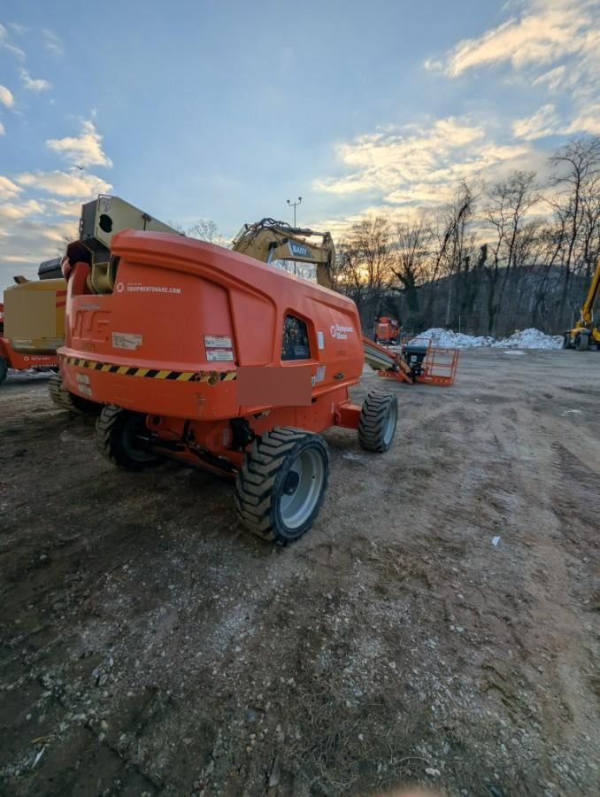 2022 JLG 660SJ