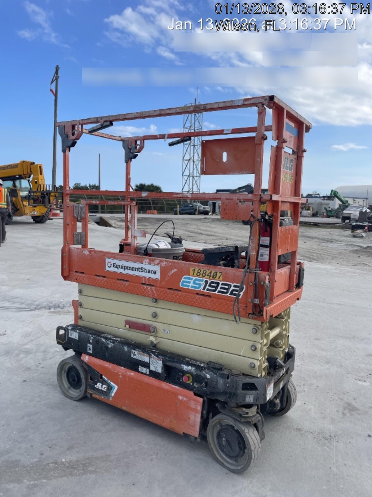 2021 JLG ES1932