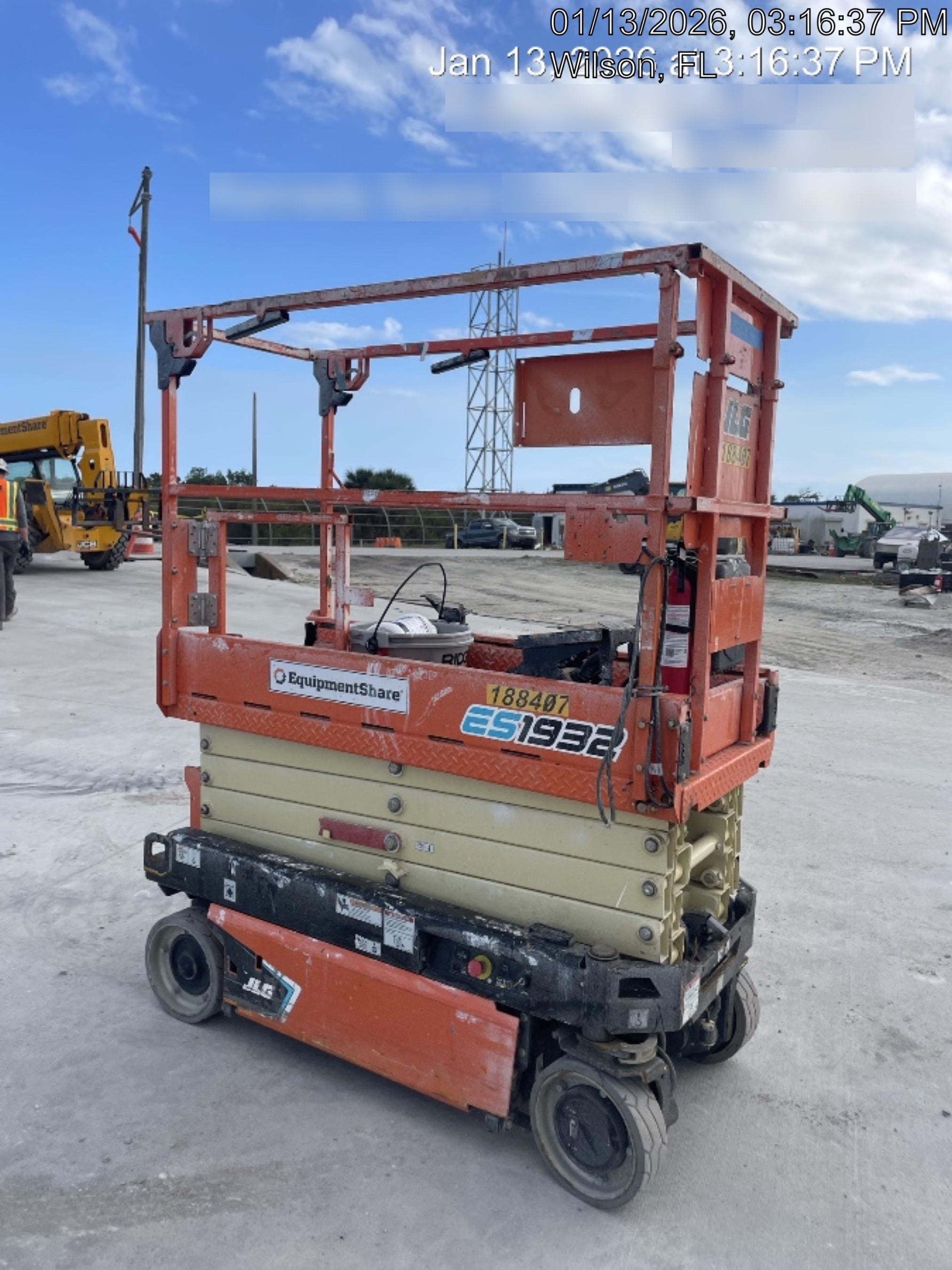 2021 JLG ES1932
