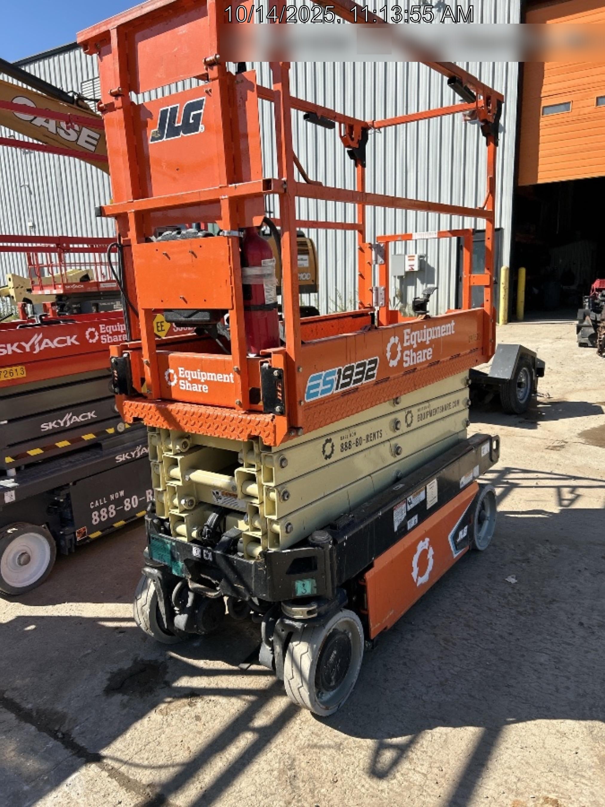 2023 JLG ES1932
