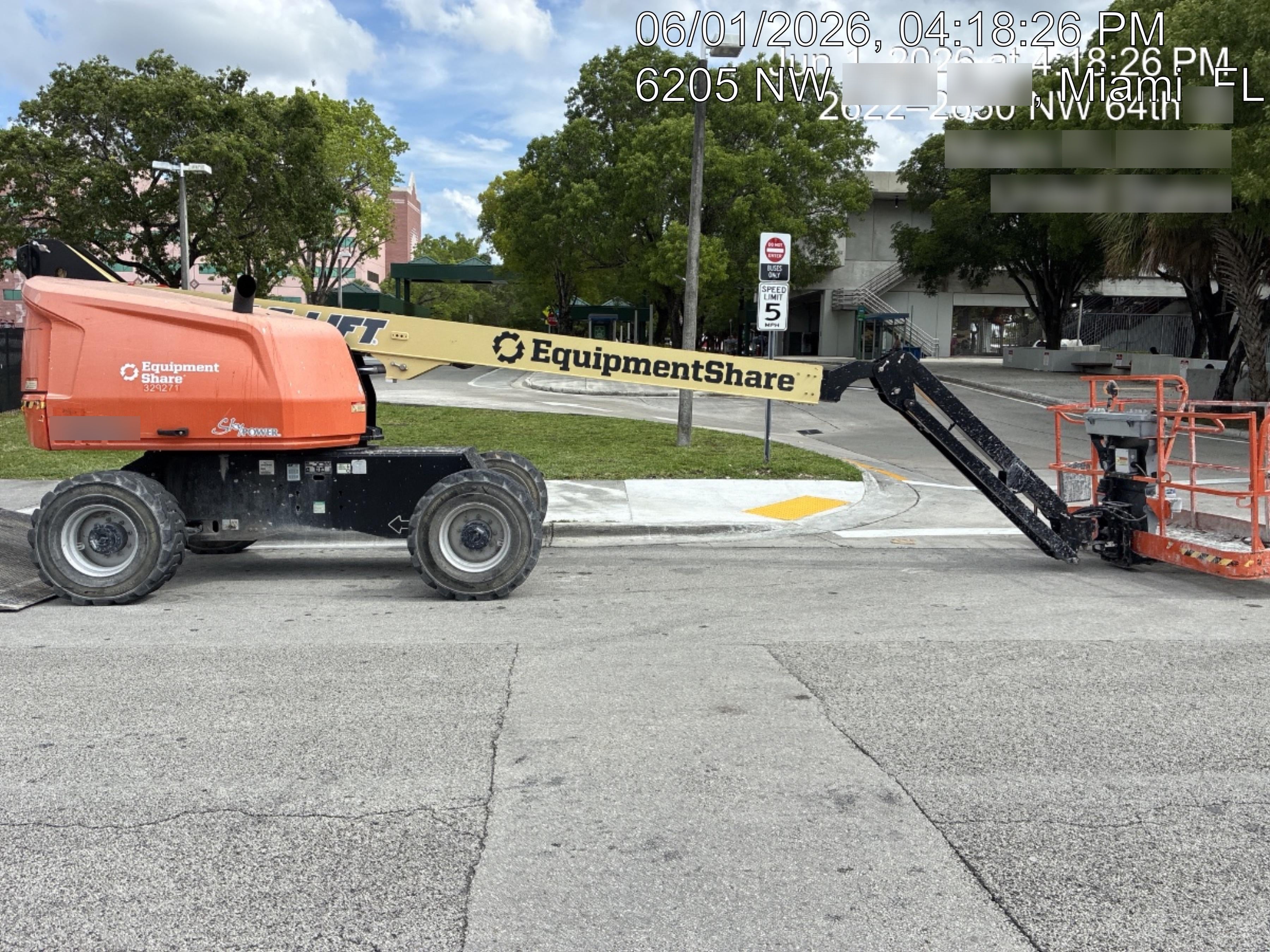 2023 JLG 460SJ