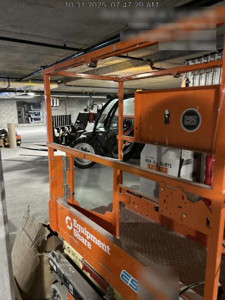 2022 JLG ES1330L