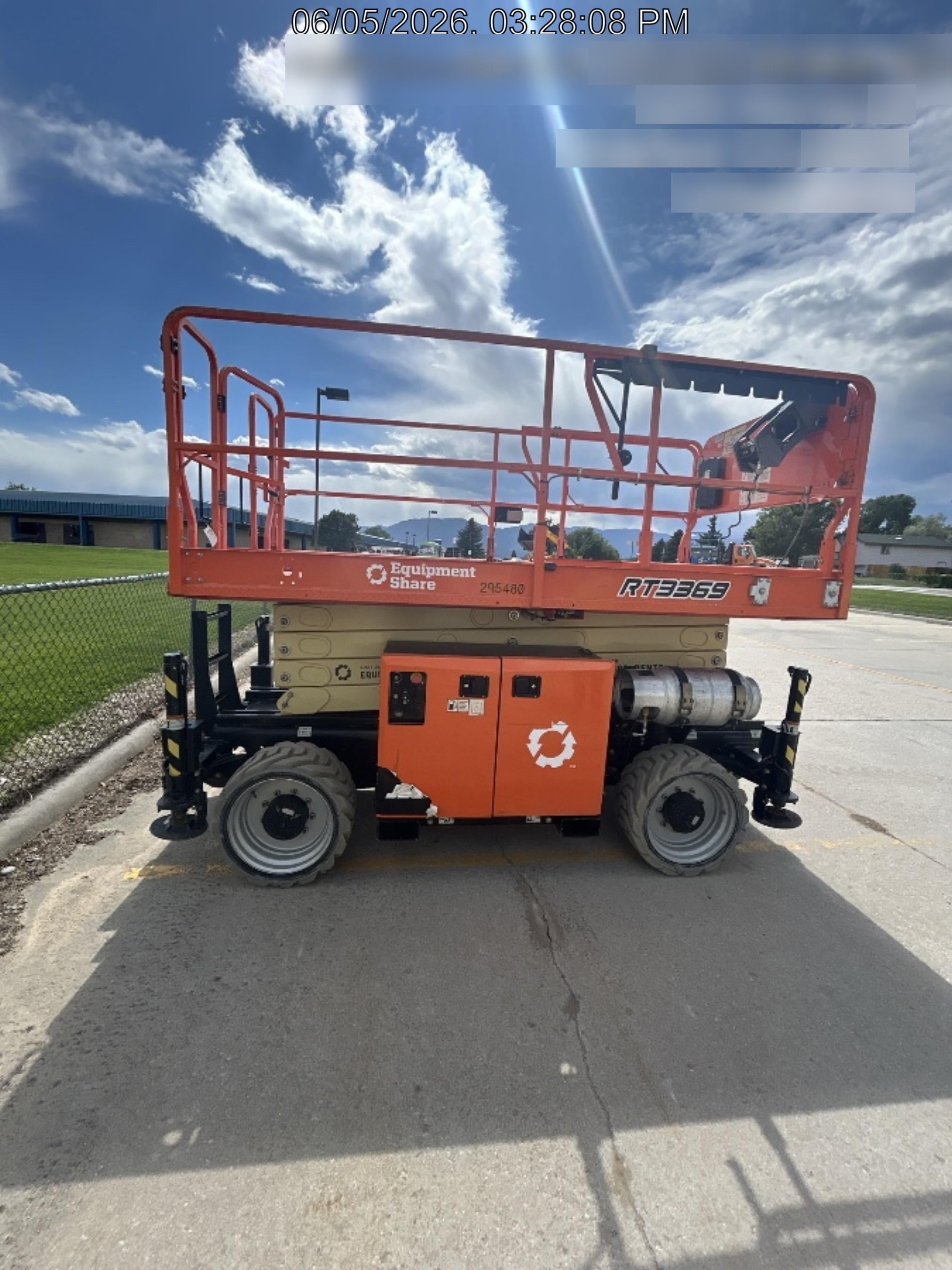 2023 JLG RT3369