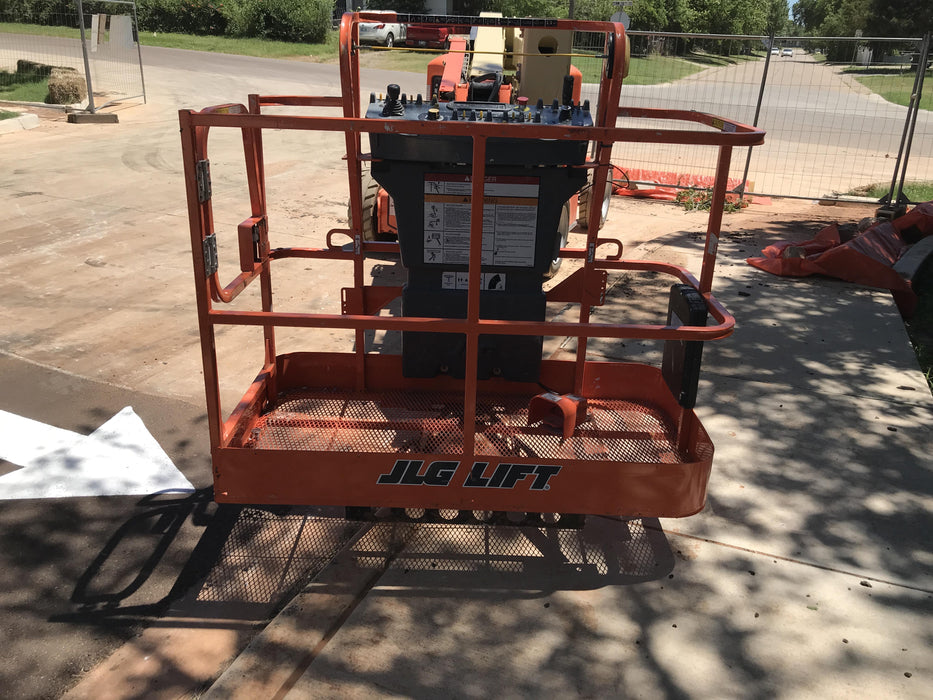 2019 JLG E450AJ