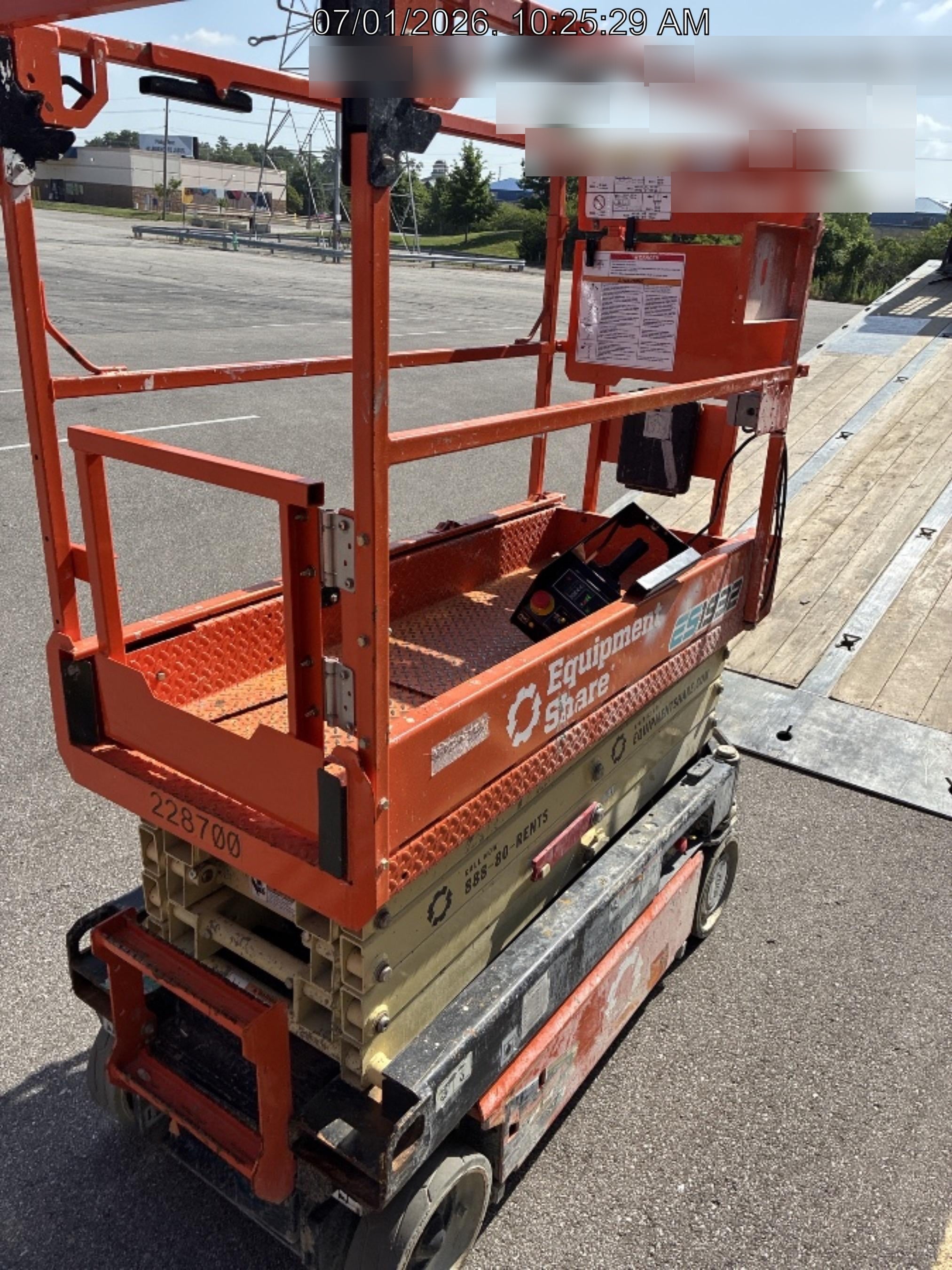 2022 JLG ES1932
