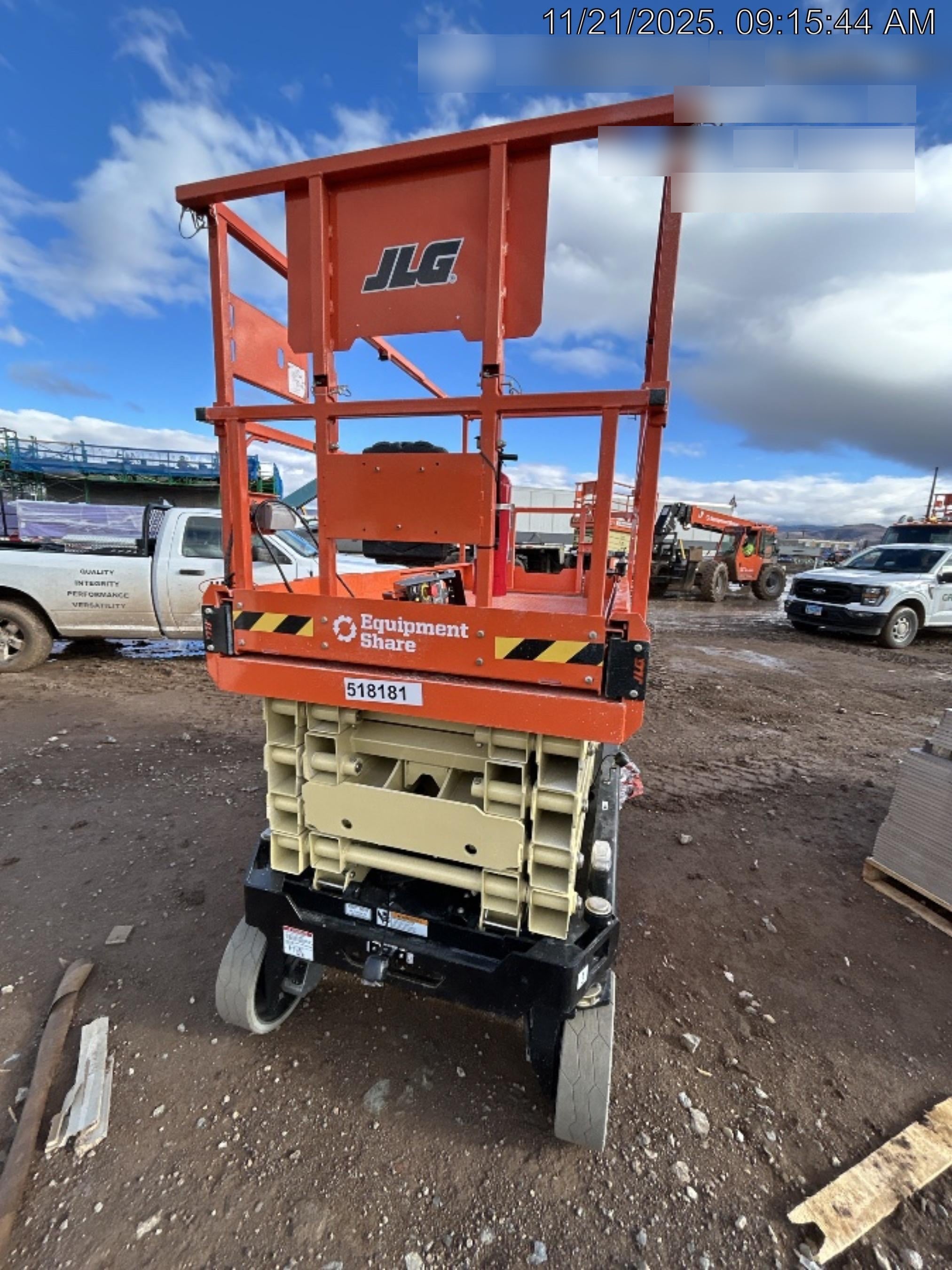 2025 JLG ES3246