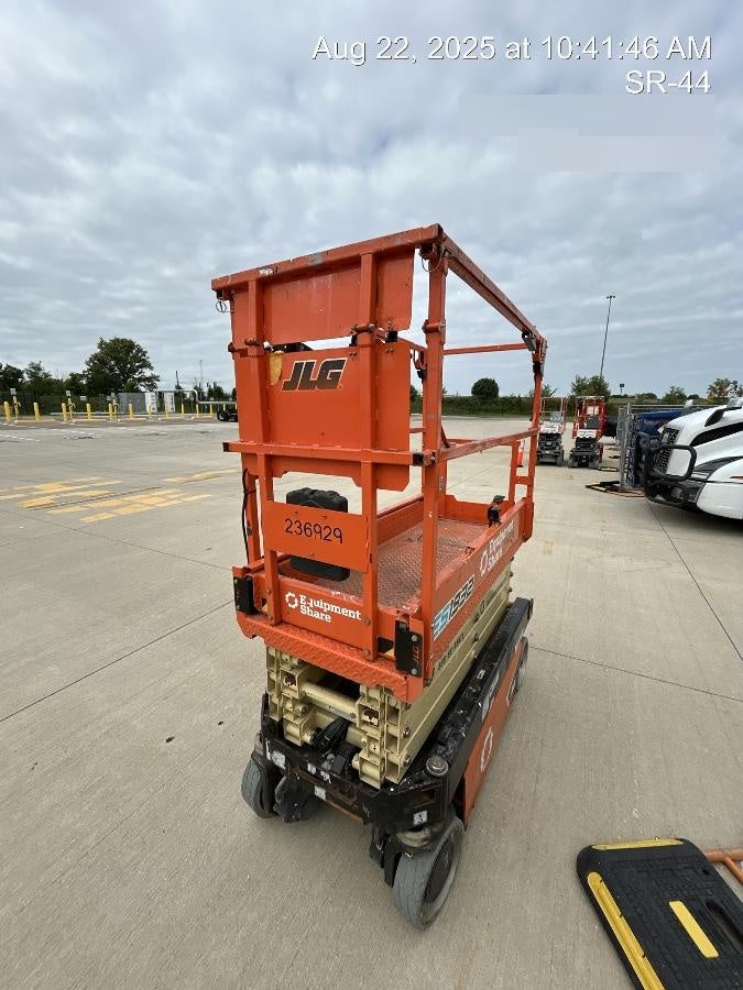 2022 JLG ES1932