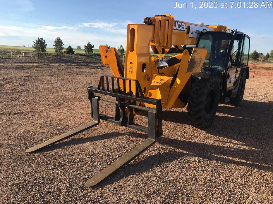2019 JCB 512-56 Cab/Heat/Air, 109 HP, Solid Tires, STD Worklight, Beacon, Aux Hydraulics, Lifting Eye, Back up Alarm w/66" Carriage/60" Forks