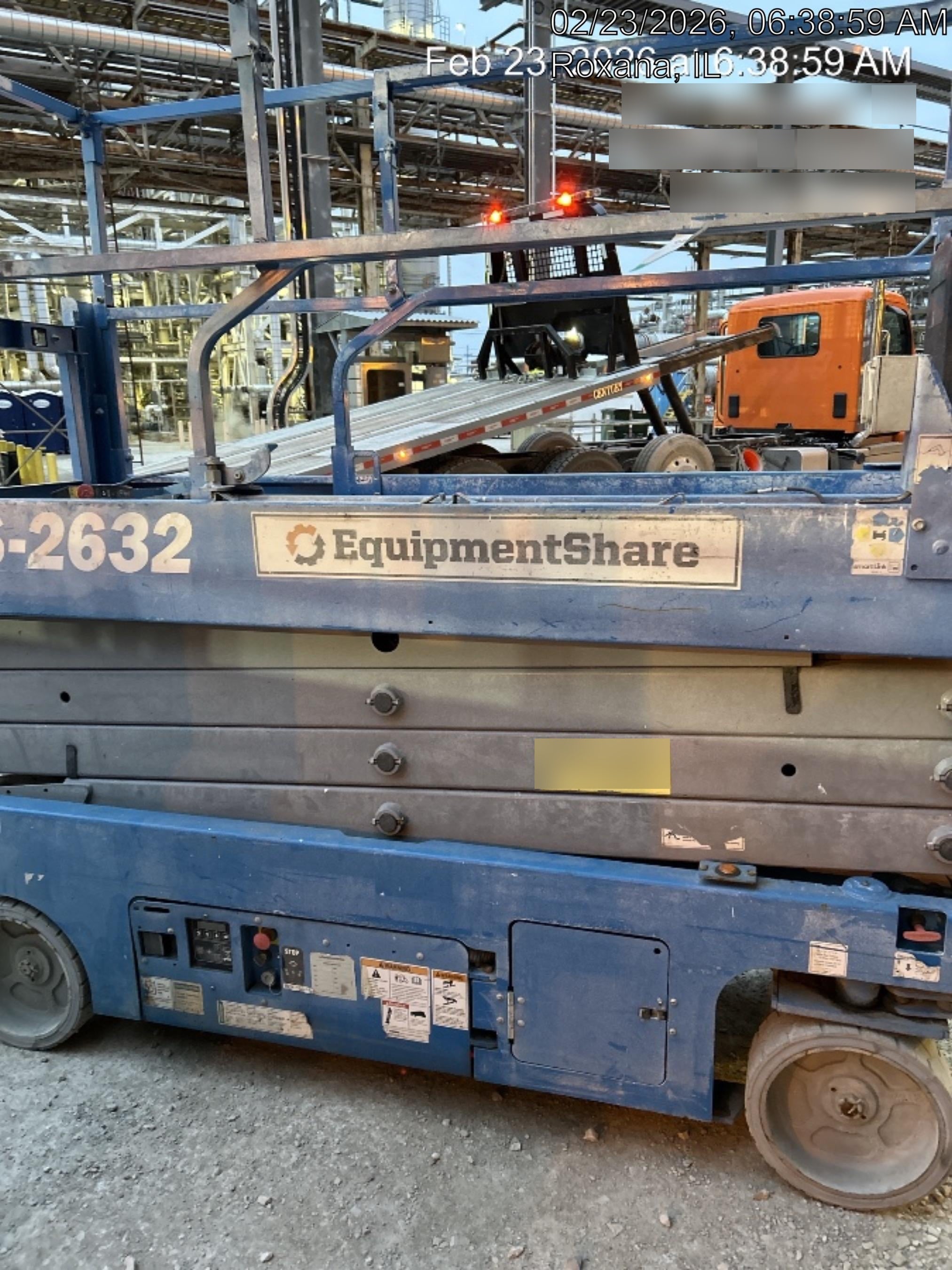 2019 Genie GS-2632 Folding rails with half height swing gate