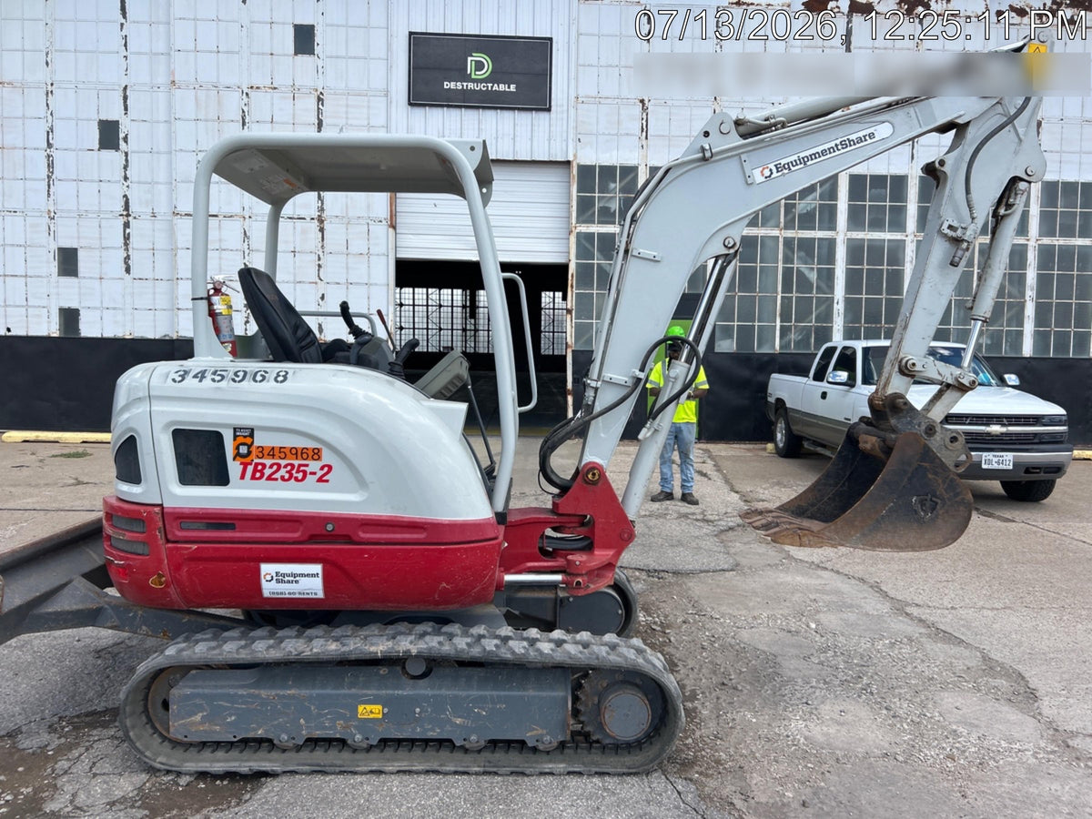 2023 TAKEUCHI TB235-2R