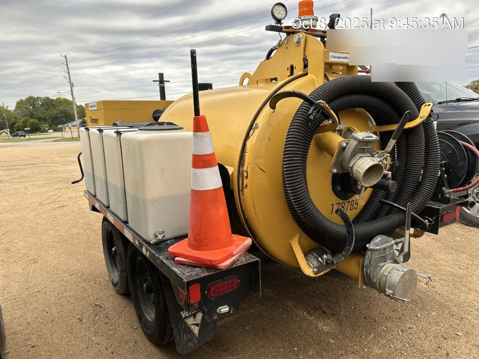 2021 VAC-TRON LP573XDT