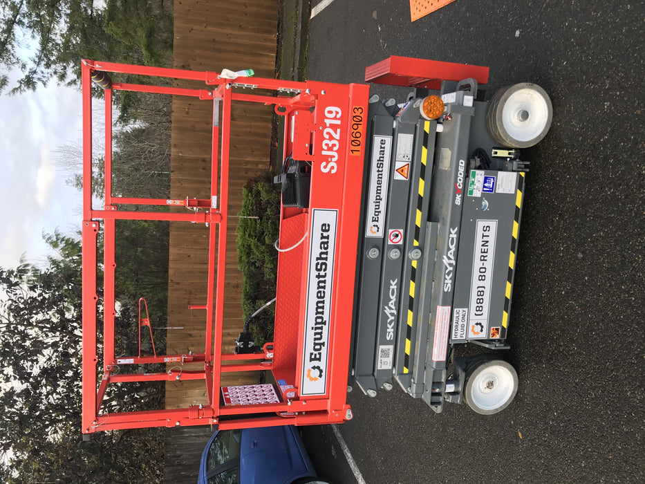 2020 Skyjack SJIII-3219 Solid NM Tires, Half height spring hinged entry gate, Dual Beacons, 800W Inverter