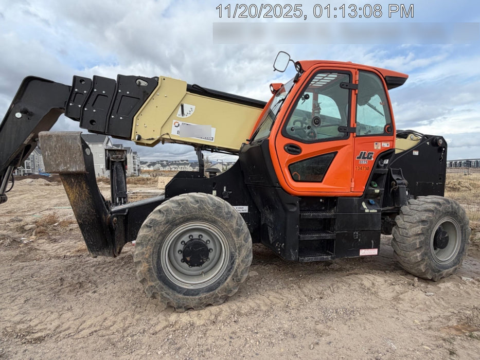 2021 JLG 1075