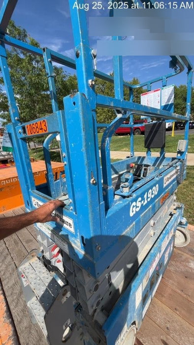 2020 Genie GS-1930 Solid Non Marking Tires, Beacon, Folding rails with half height swing gate, 800W Inverter