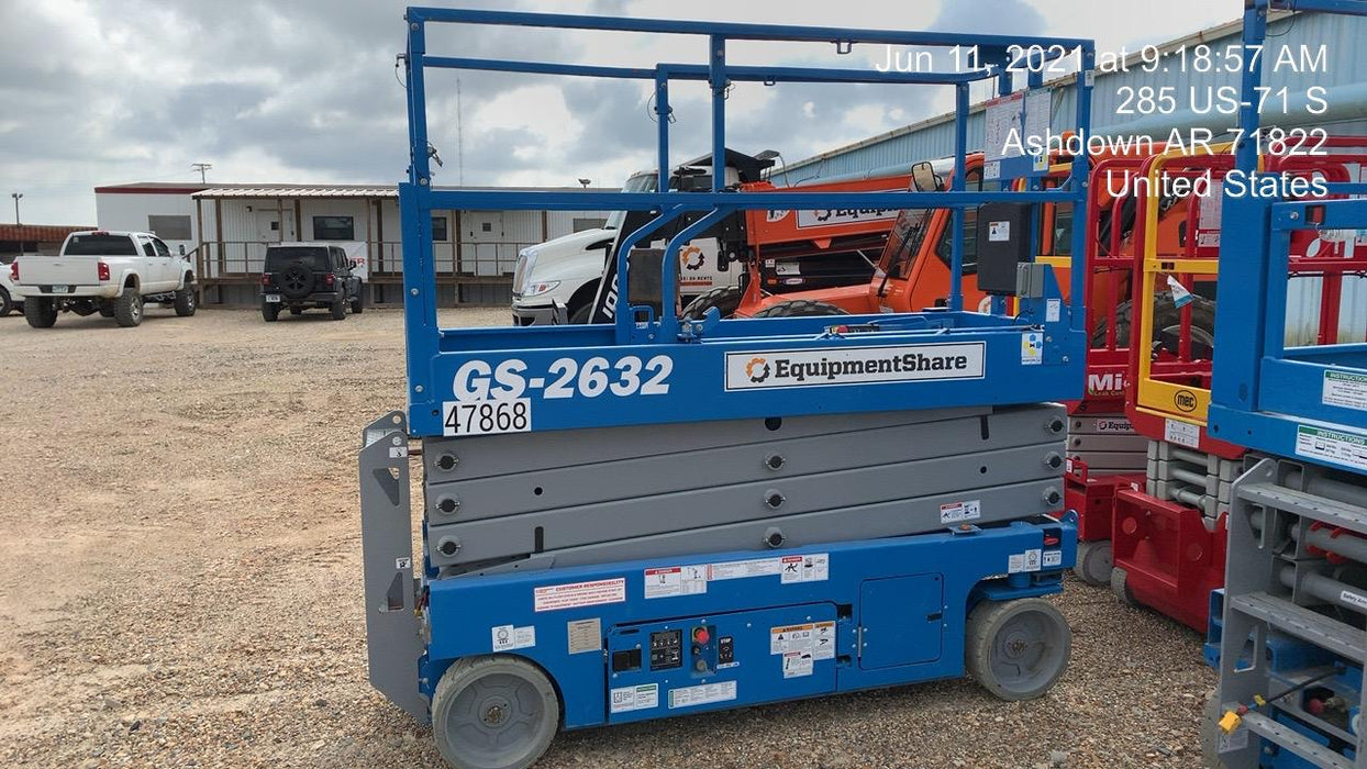 2019 Genie GS-2632 Folding rails with half height swing gate