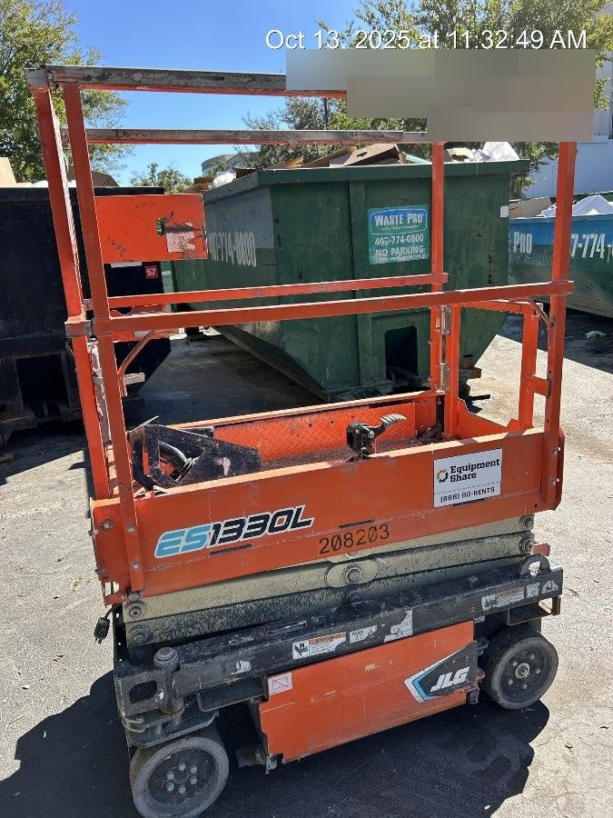 2022 JLG ES1330L