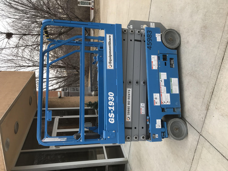 2019 Genie GS-1930 Fixed rails with chain Entry