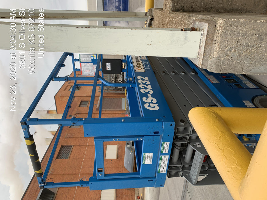 2020 Genie GS-3232 Standard, Folding half height swing gate, 800W Inverter