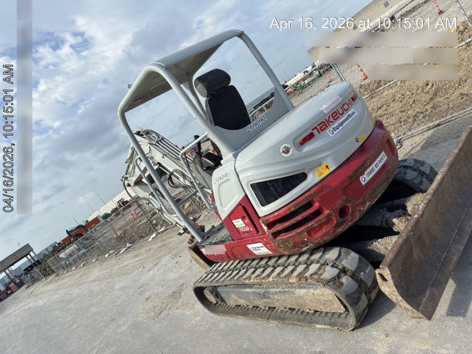 2022 TAKEUCHI TB250-2R
