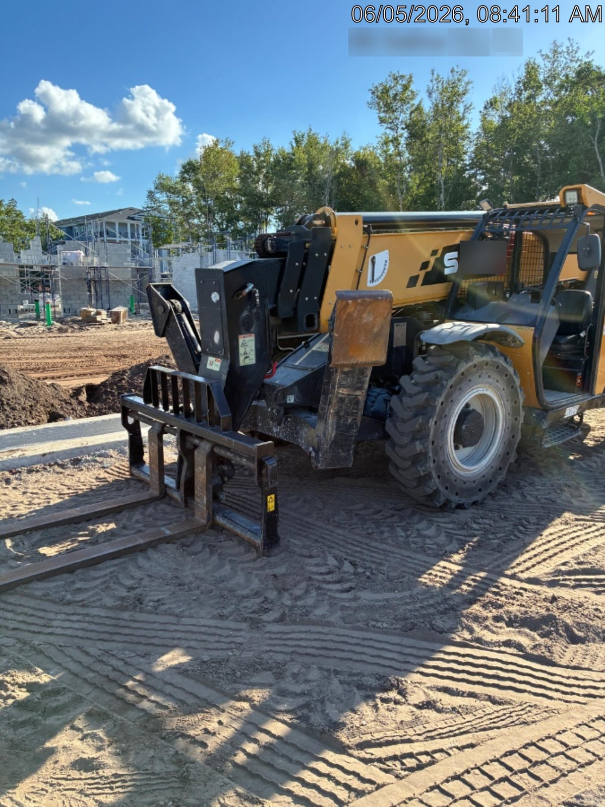 2022 SANY STH1056