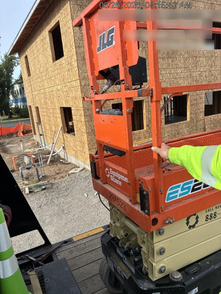 2023 JLG ES2632