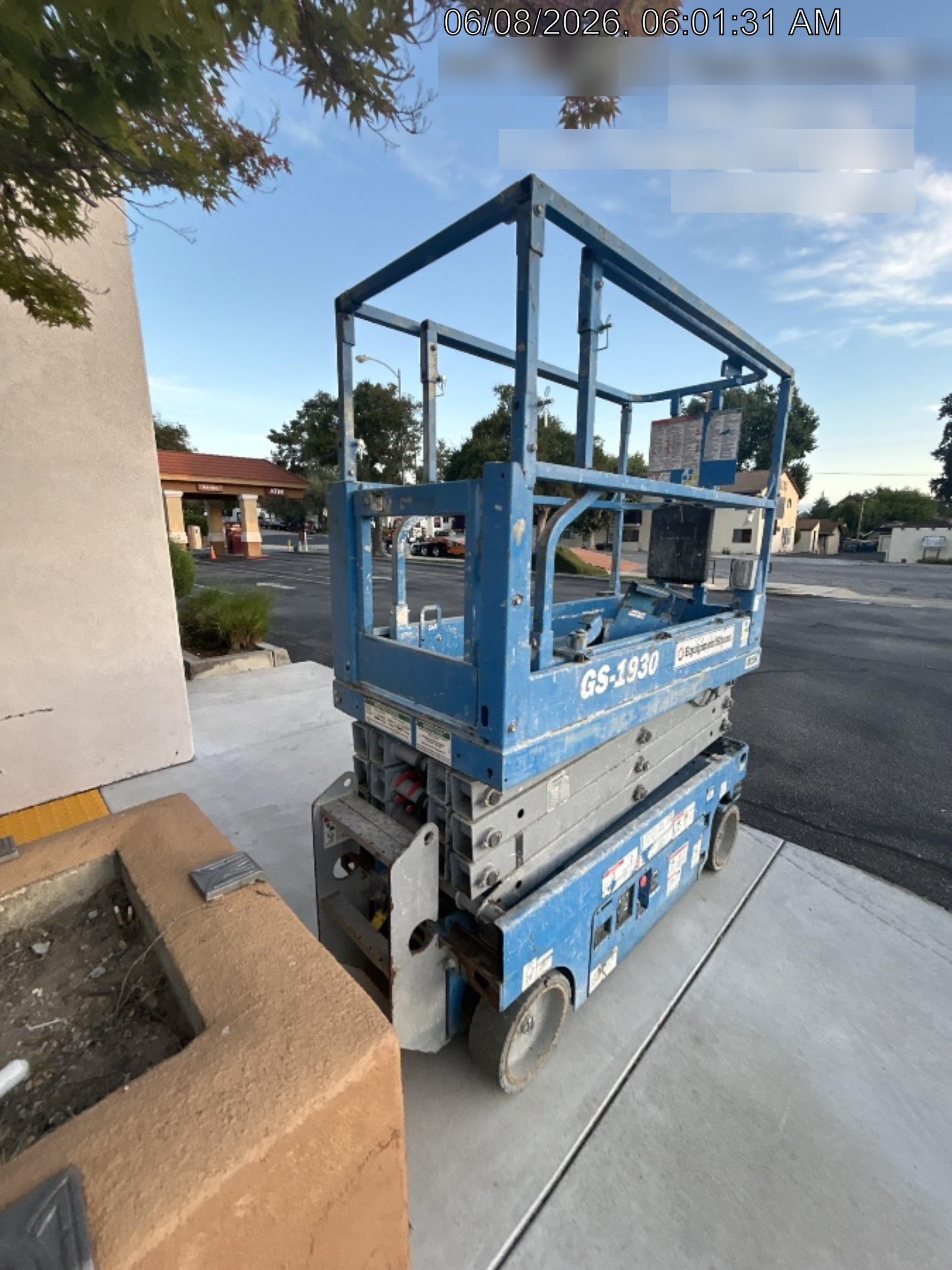 2020 Genie GS-1930 Solid Non Marking Tires, Beacon, Folding rails with half height swing gate, 800W Inverter