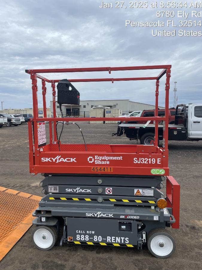 2024 Skyjack SJ3219 Electric Drive, Sld NM Tires, DBcns, RFRails, Power to Platform, T3 + Access Control