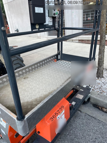 2023 JLG 1030P
