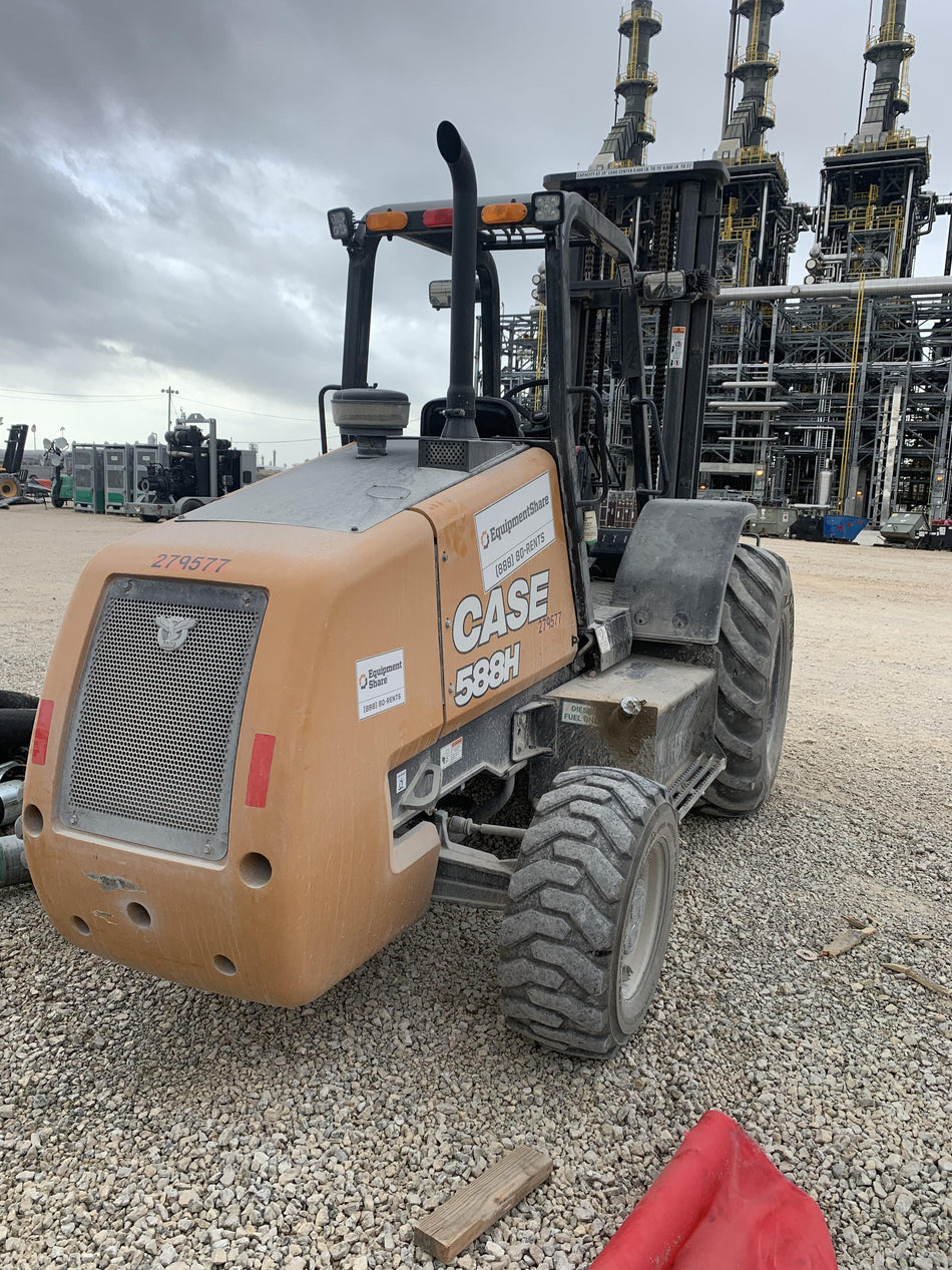2023 CASE 588H