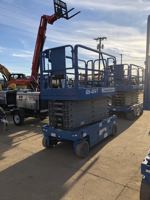 2019 Genie GS-4047 Folding rails with half height swing gate