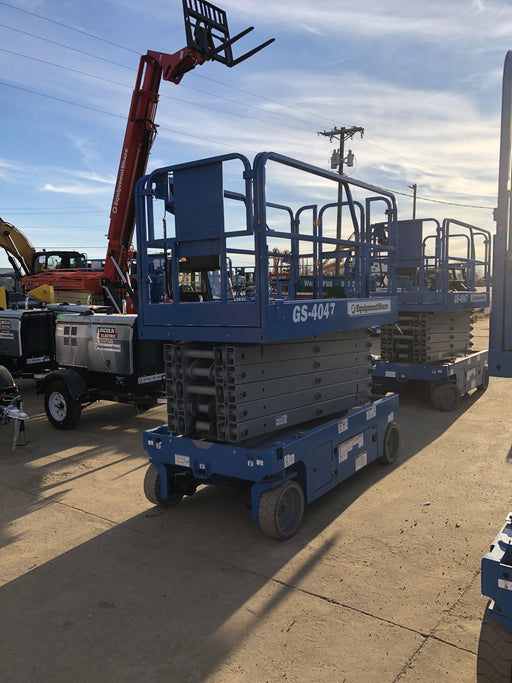 2019 Genie GS-4047 Folding rails with half height swing gate