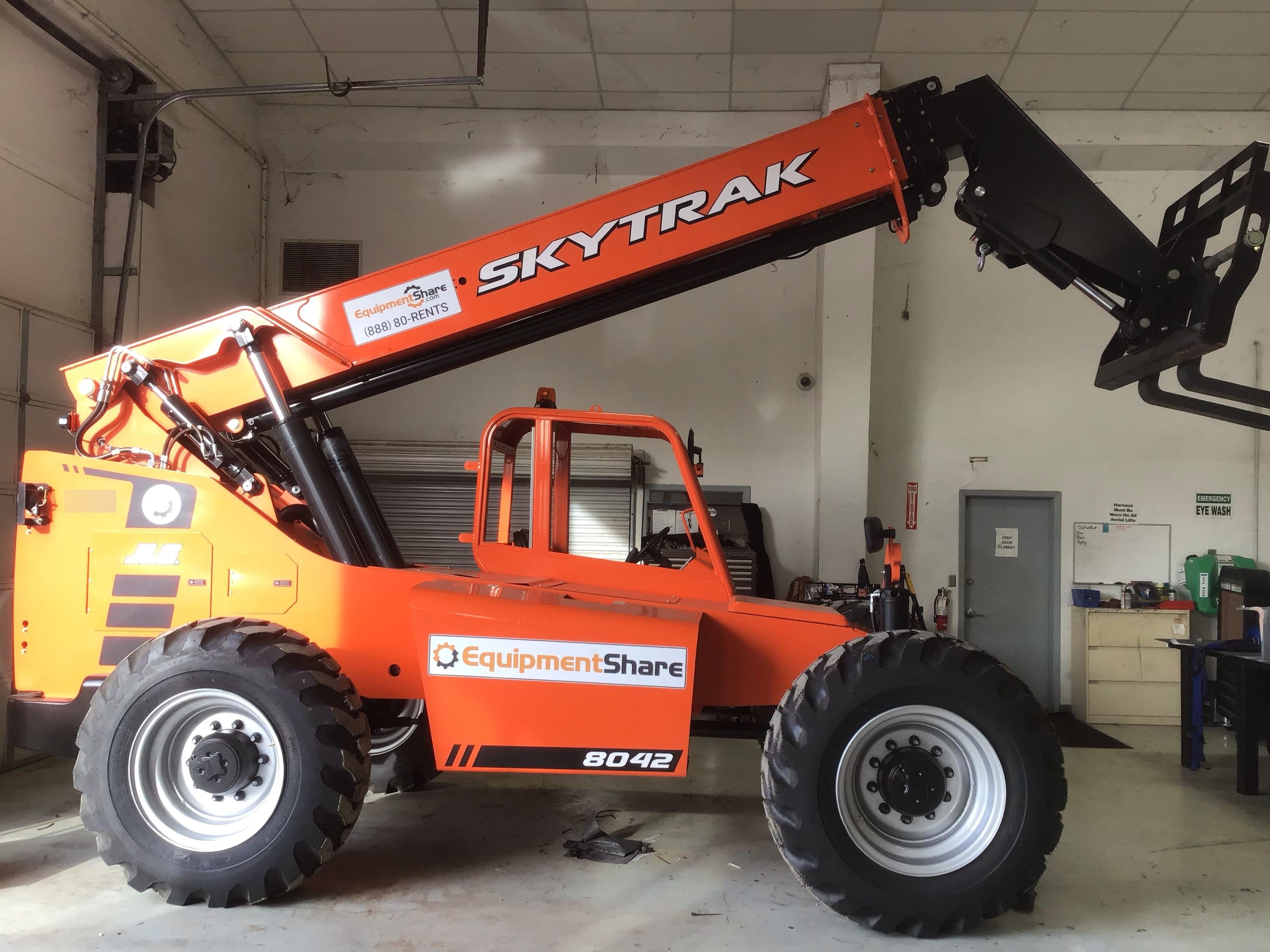2018 Skytrak 8042 Skytrak 8042 , Canopy, 74hp Engine, Carriage 60", Forks 48" ,Worklights, Beacon, Pneumatic Tires, Freight