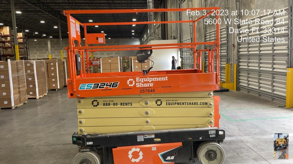 2022 JLG ES3246
