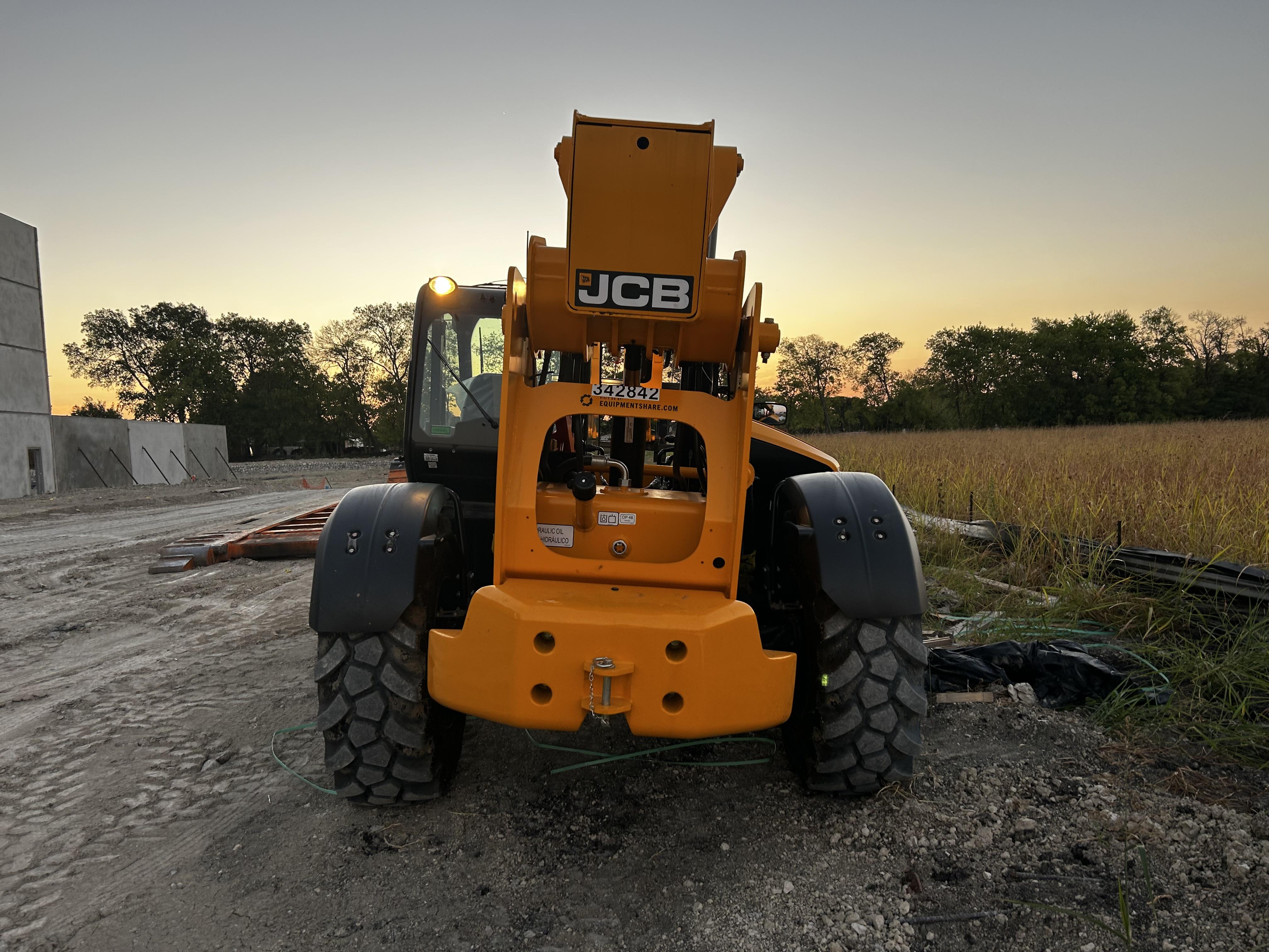 2023 JCB 510-56