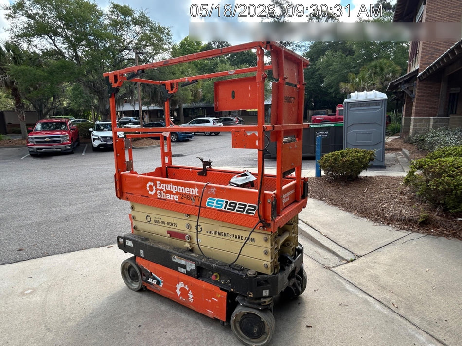 2023 JLG ES1932