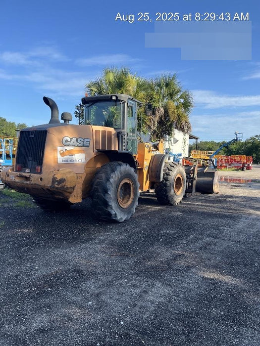 2016 Case 821F CLOSED CAB, JRB 418 STYLE HYD COUPLER