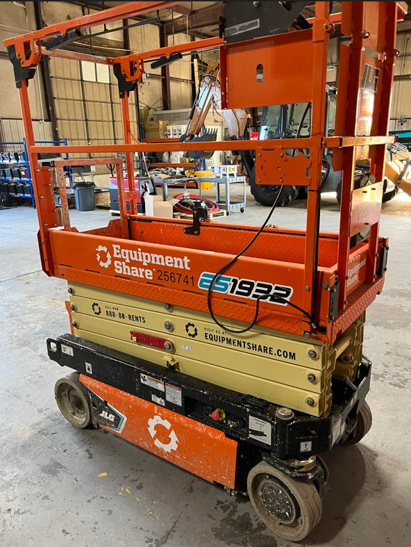 2022 JLG ES1932