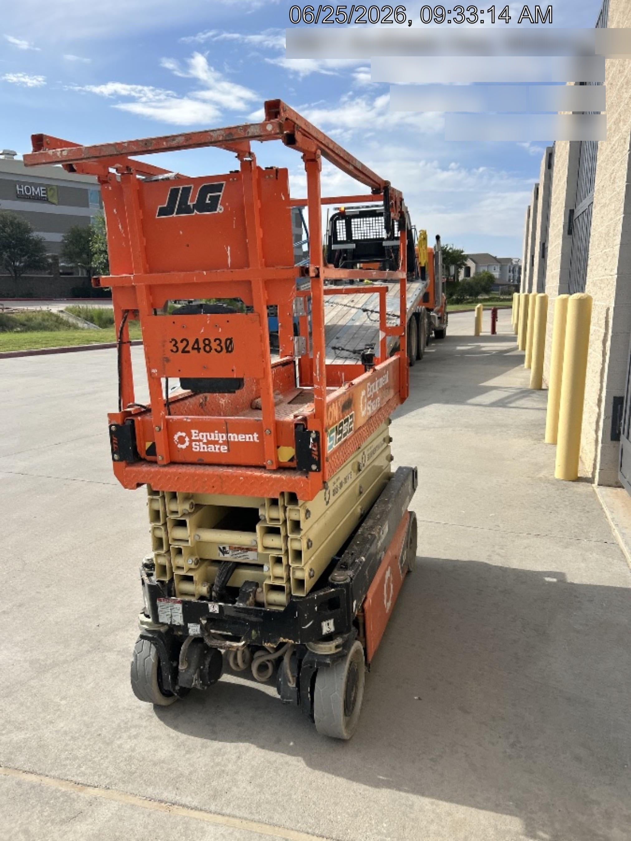 2023 JLG ES1932