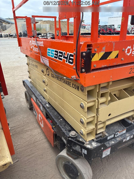 2022 JLG ES3246