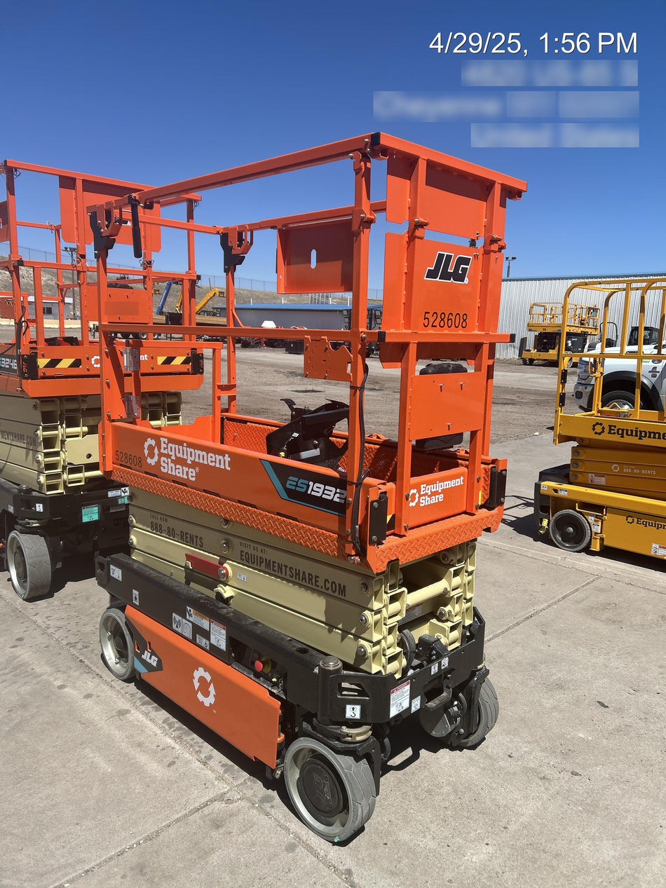 2025 JLG ES1932