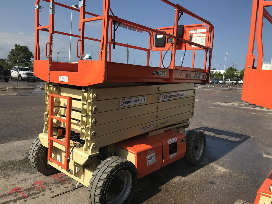 2019 JLG 4069LE