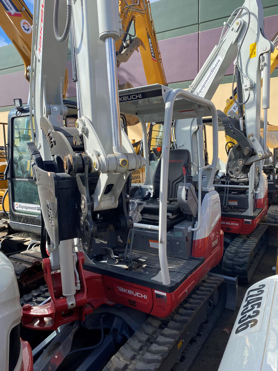 2021 TAKEUCHI TB240R
