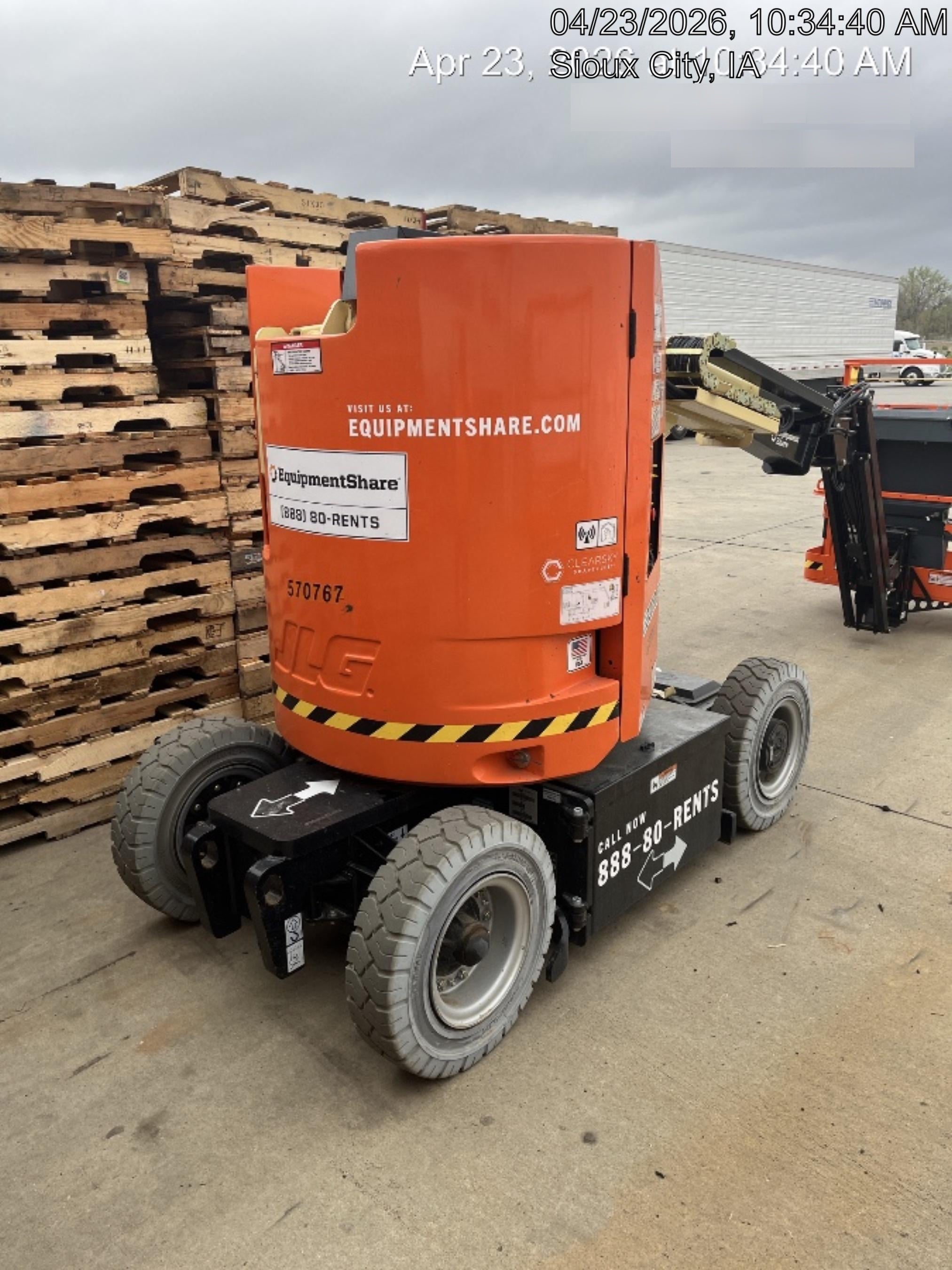 2025 JLG E300AJP