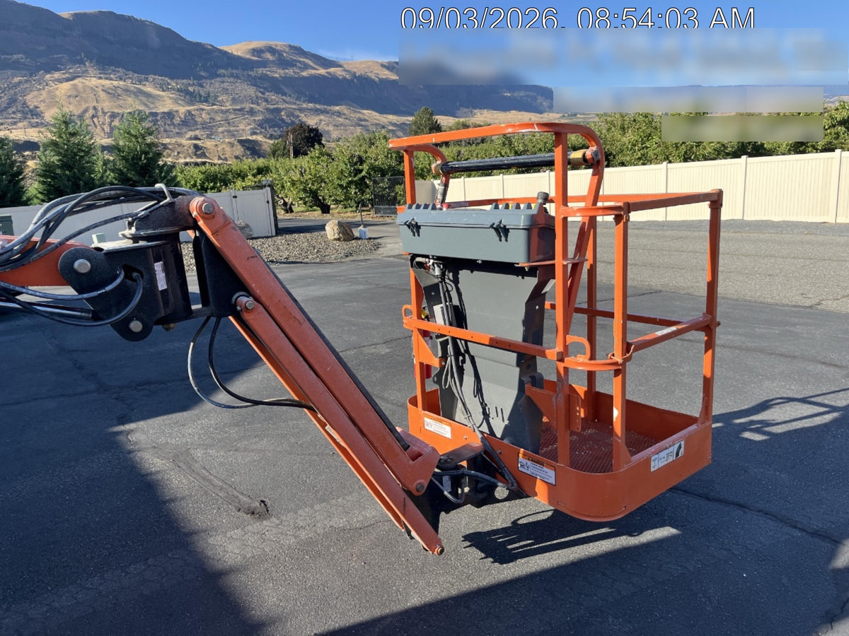 2019 JLG E300AJP