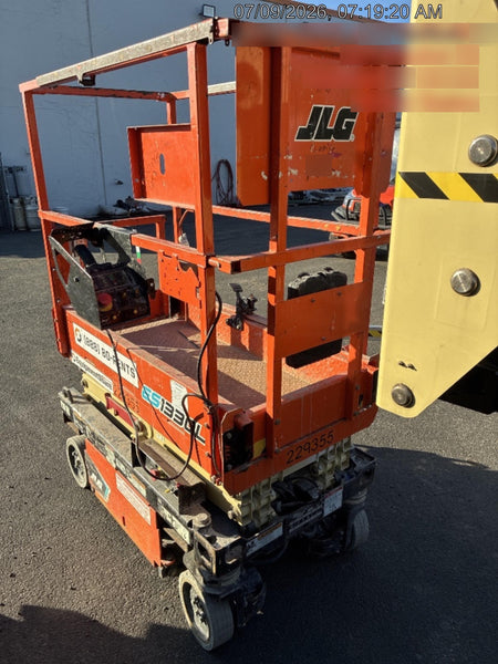 2022 JLG ES1330L
