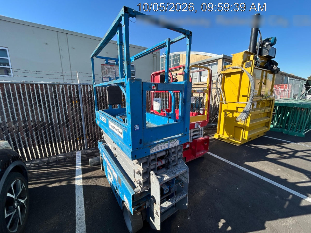 2020 Genie GS-1930 Solid Non Marking Tires, Beacon, Folding rails with half height swing gate, 800W Inverter