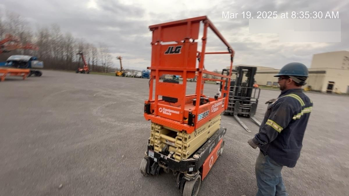 2022 JLG ES1932