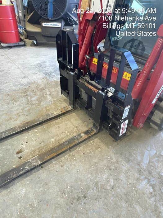 2022 TAKEUCHI 48" Pallet Forks - Takeuchi