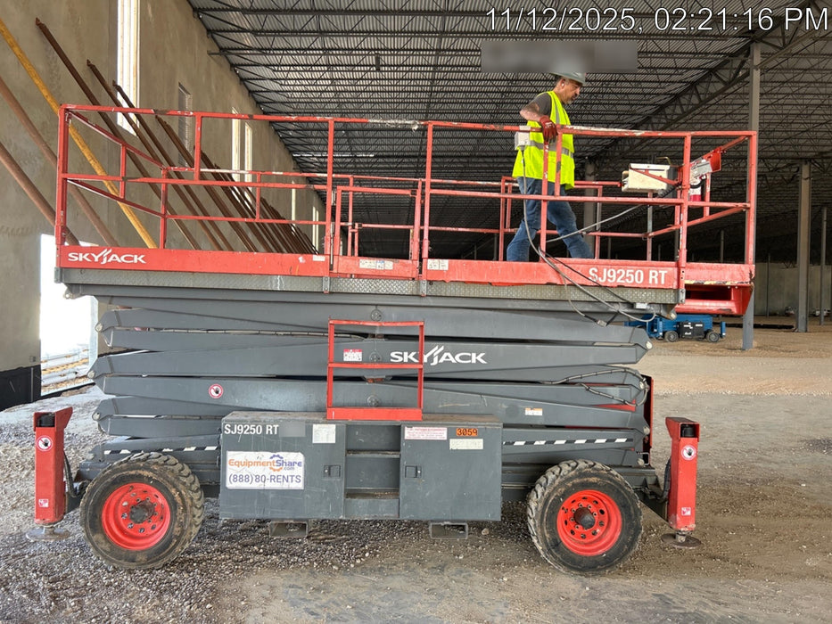 2017 SKYJACK SJ9250 RT