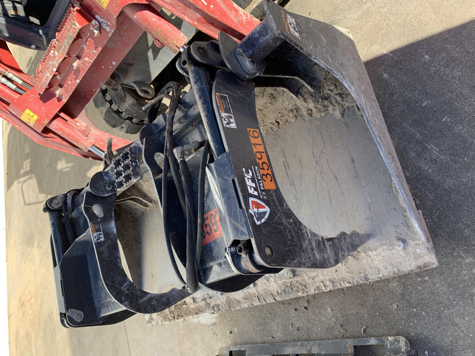 2019 PALADIN 76" Scrap Grapple Bucket - Paladin